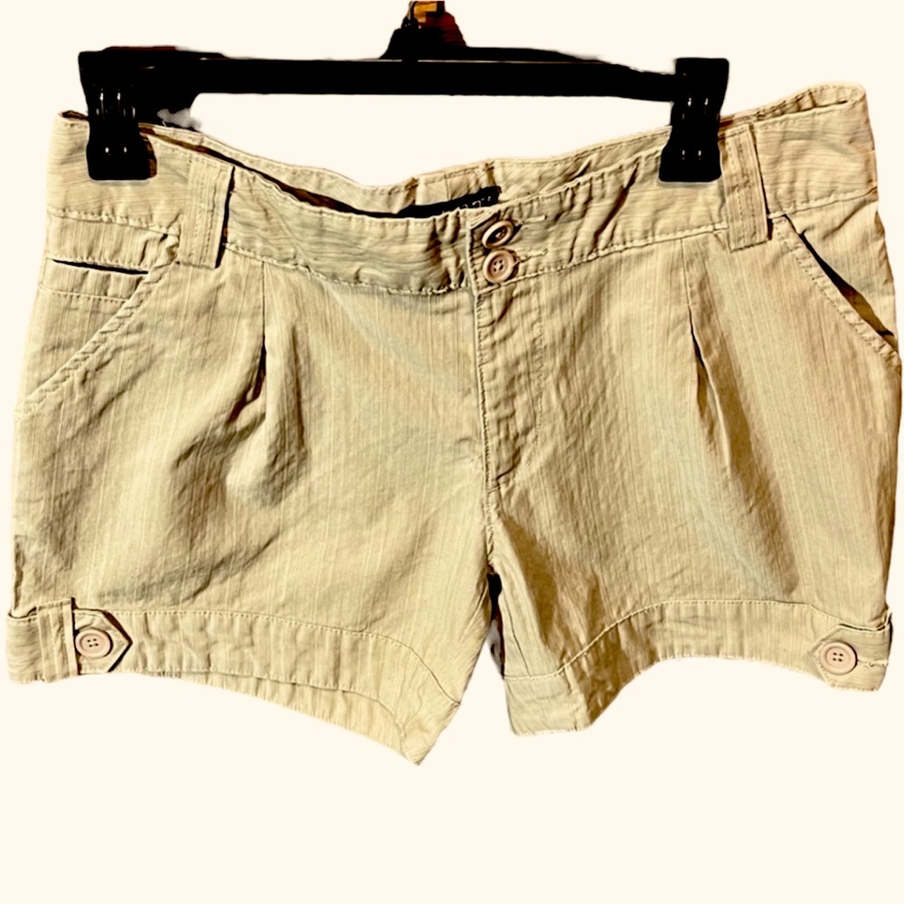 🌸ANA - A New Approach - Tan dress shorts - Size 10 Petite